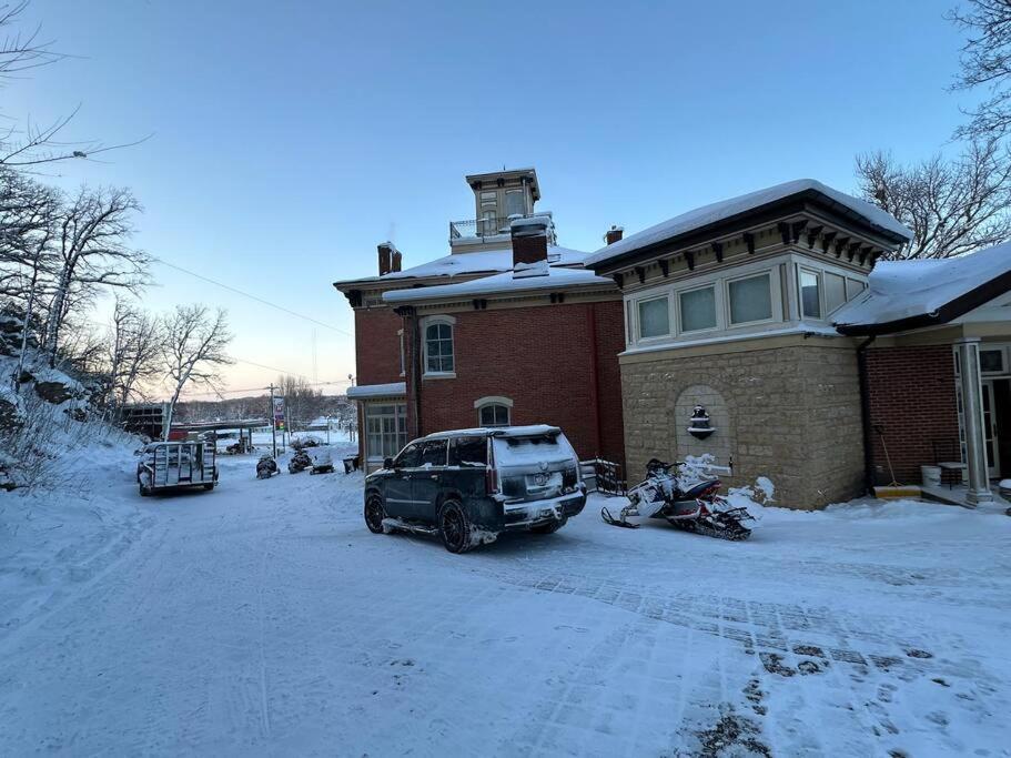 Merry Mansion East Dubuque Kültér fotó