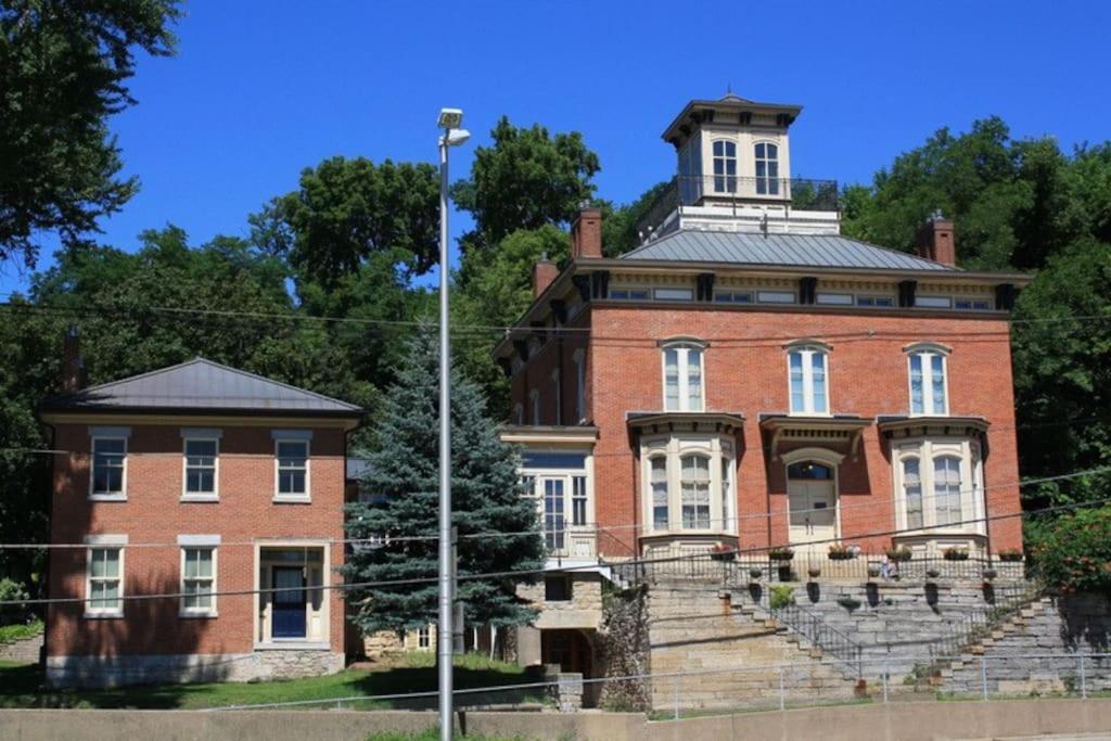 Merry Mansion East Dubuque Kültér fotó